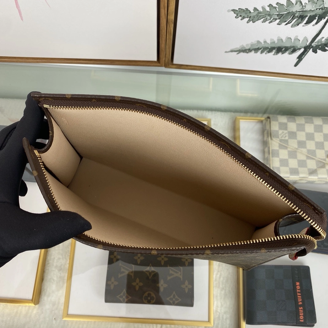 UrbanStyle 2026 Louis Vuitton AAA Man Wallets