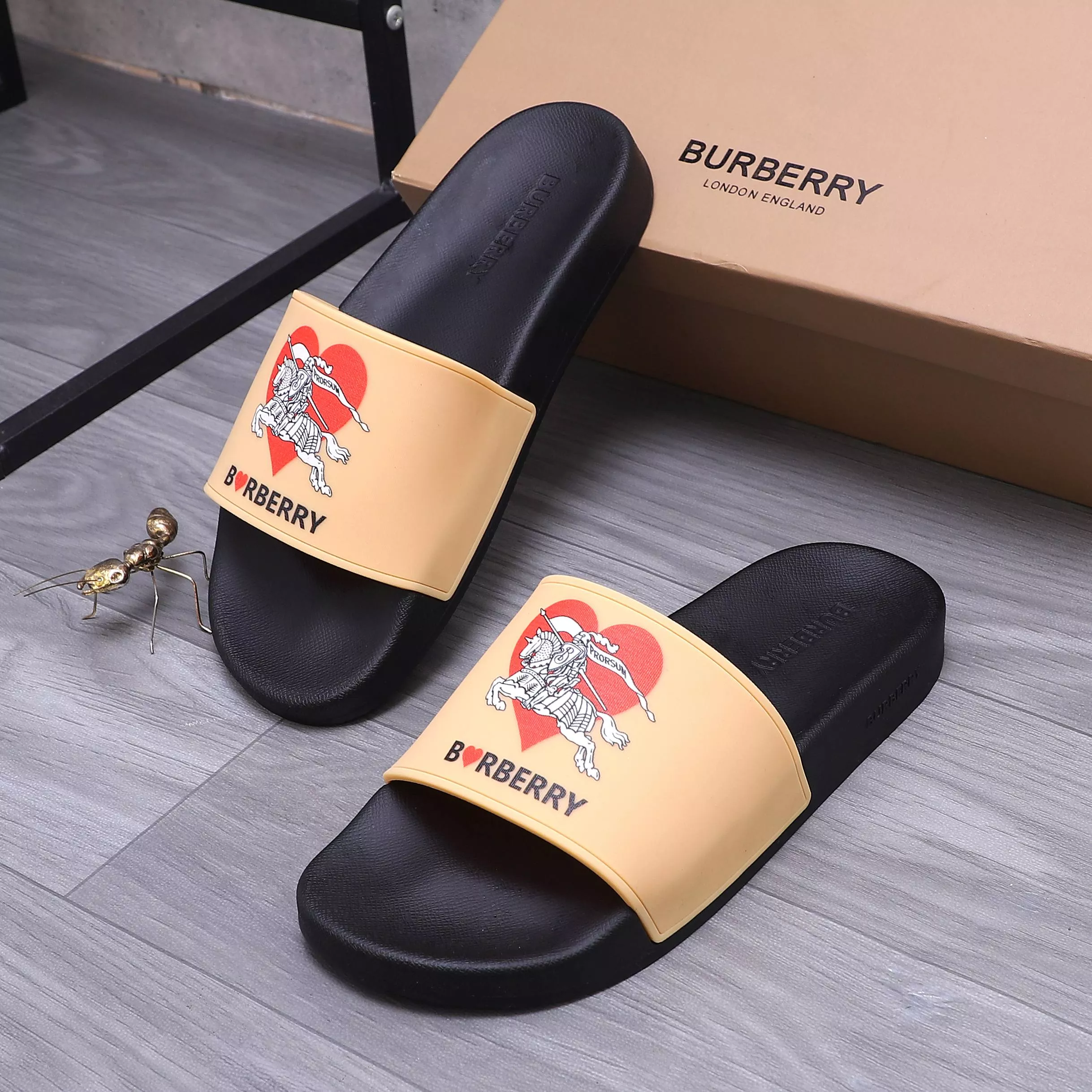 UrbanStyle 2055 Burberry Slippers For Men