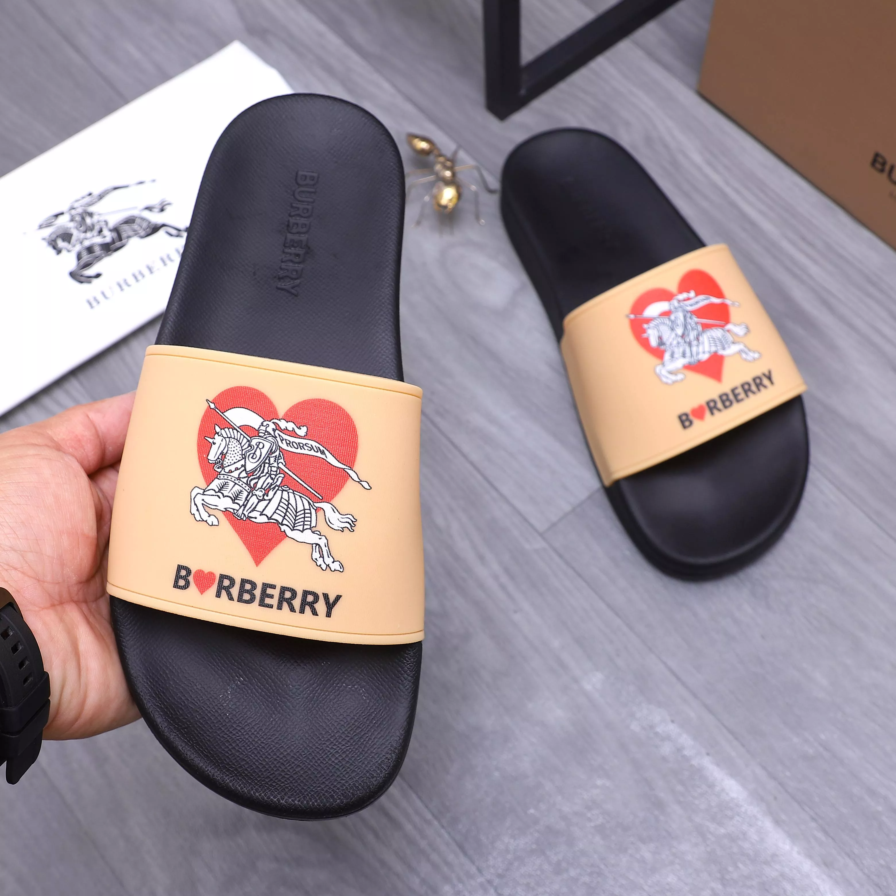 UrbanStyle 2055 Burberry Slippers For Men
