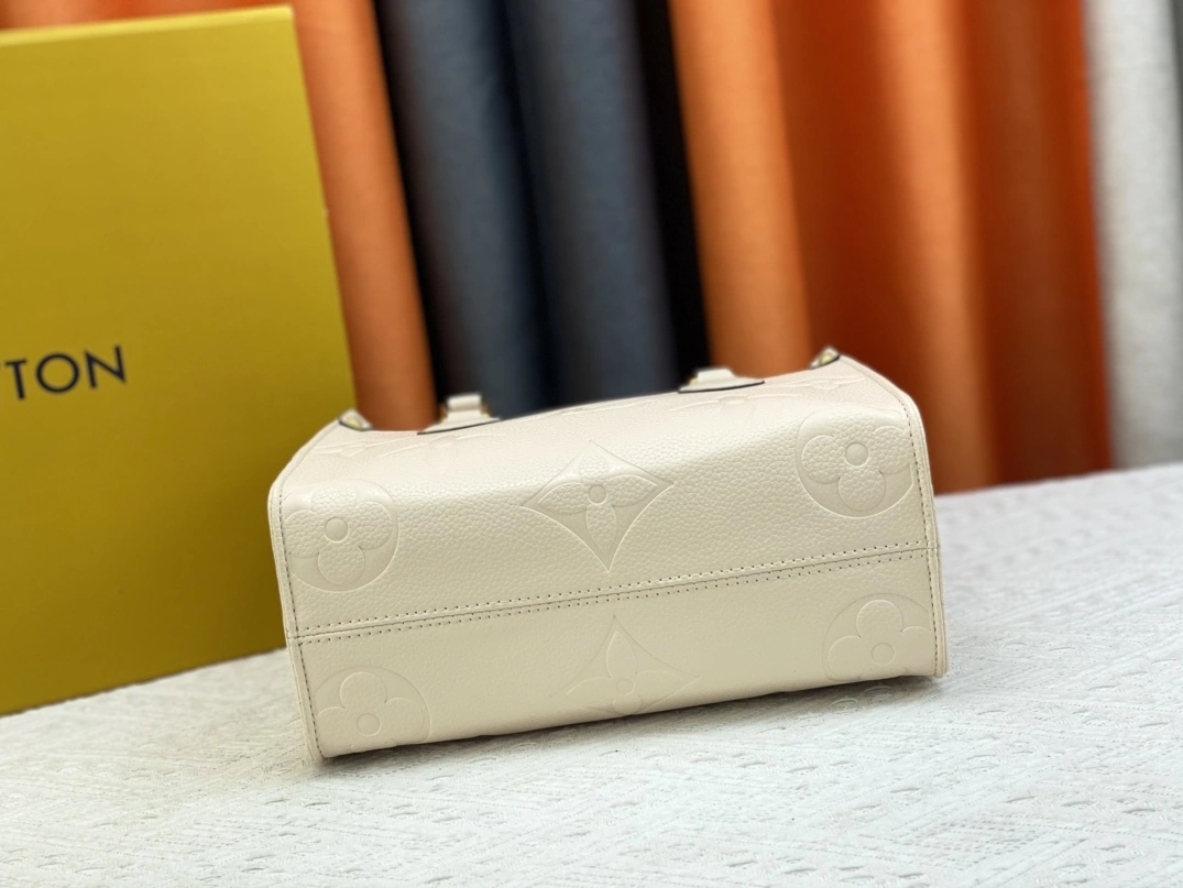 UrbanStyle 2123 Louis Vuitton AAA Quality Handbags For Women