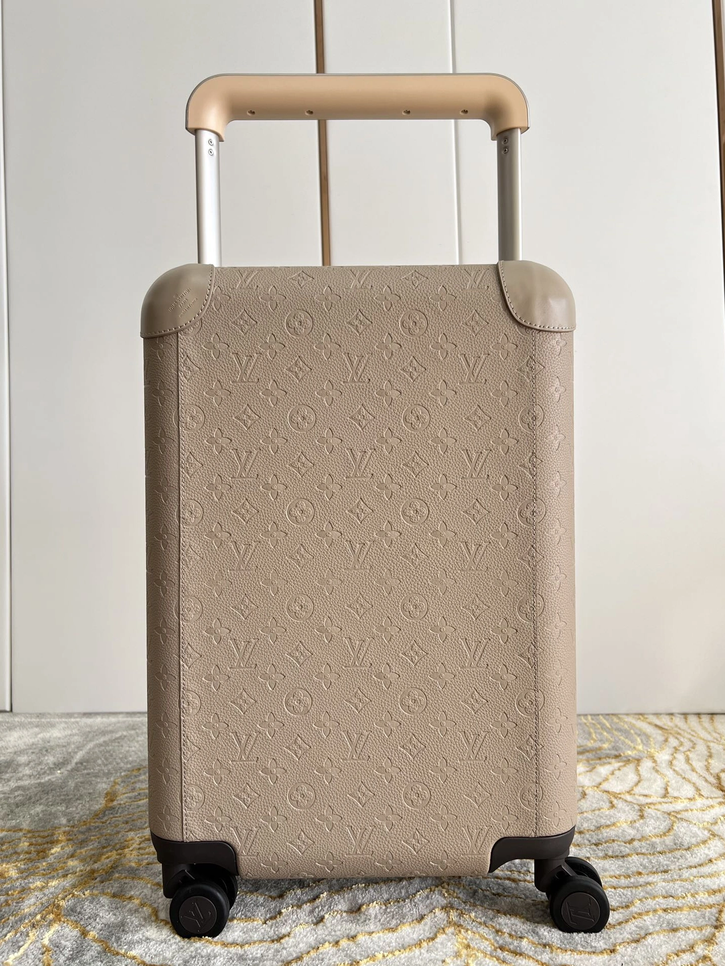 UrbanStyle 2198 Louis Vuitton Luggage