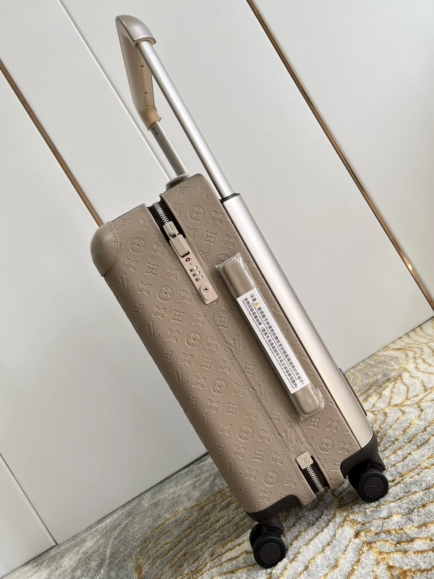 UrbanStyle 2198 Louis Vuitton Luggage