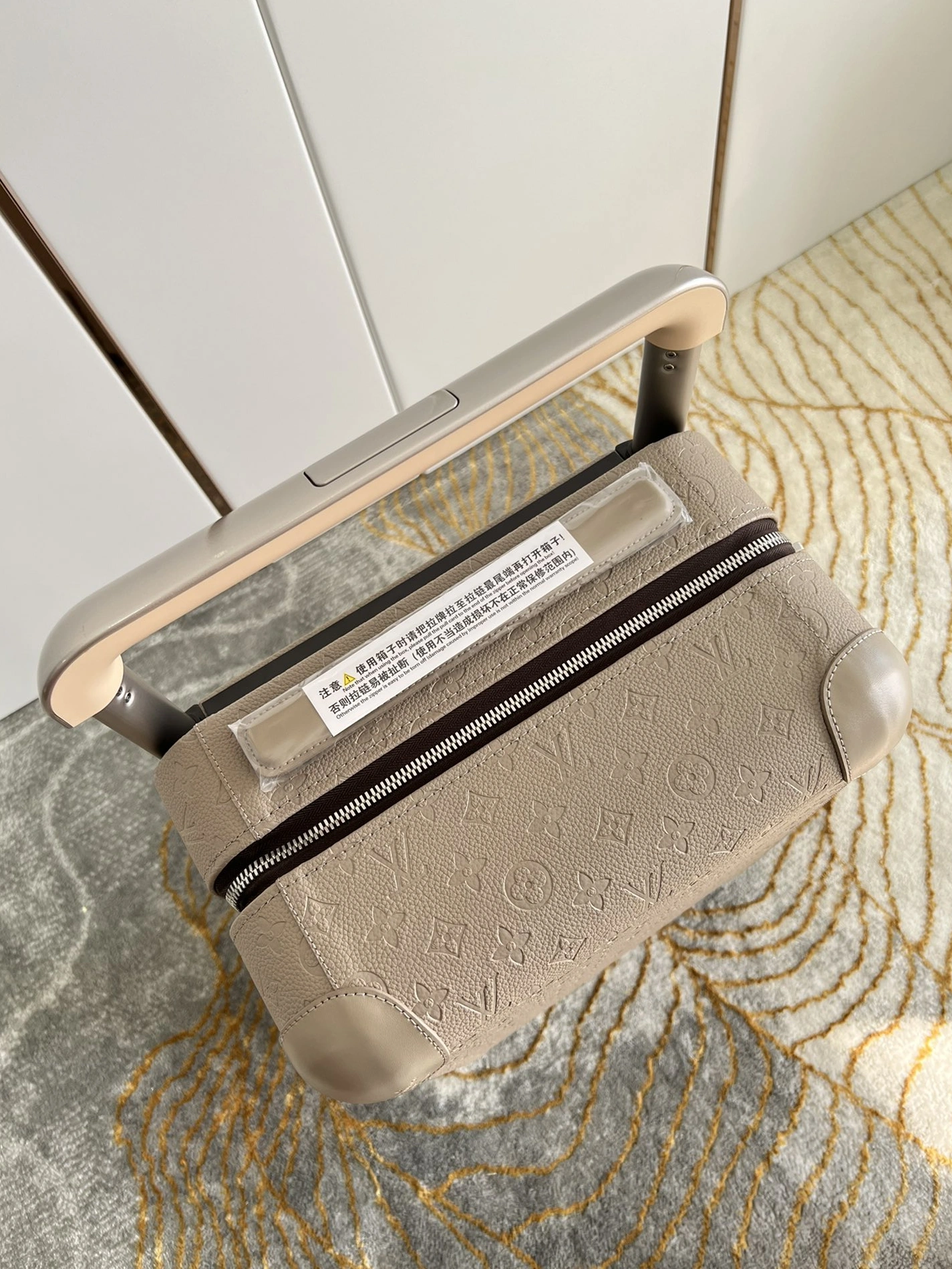 UrbanStyle 2198 Louis Vuitton Luggage