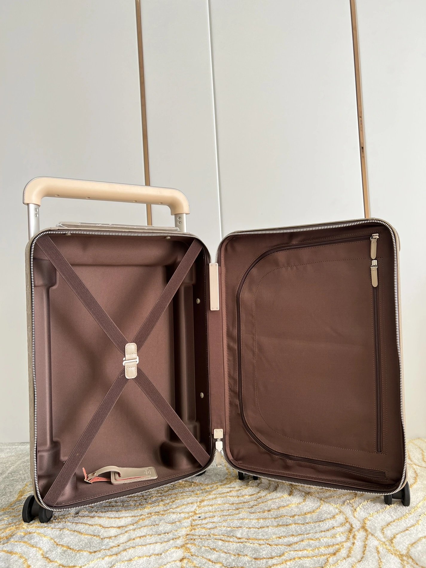 UrbanStyle 2198 Louis Vuitton Luggage