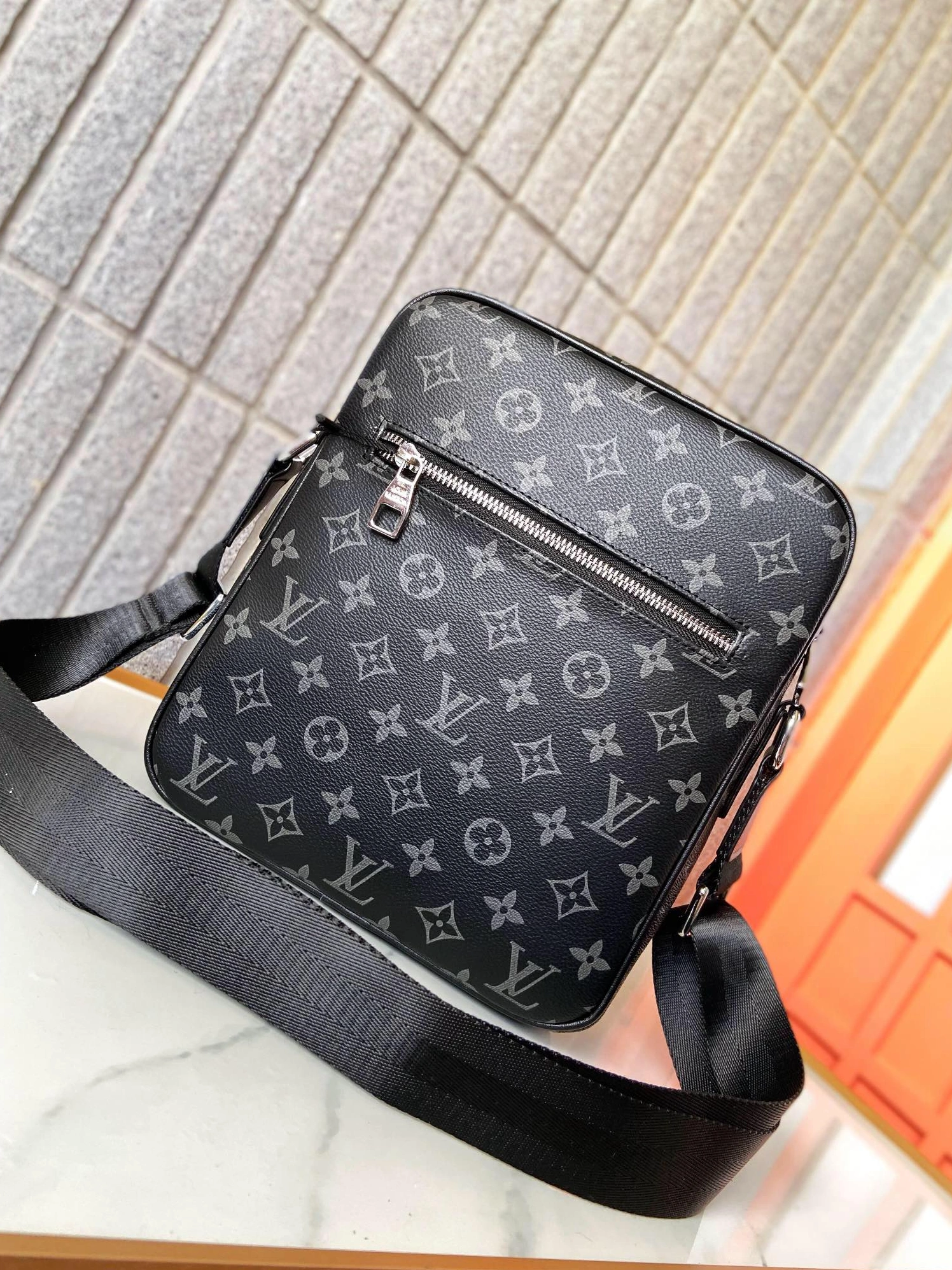 UrbanStyle 2507 Louis Vuitton AAA Man Messenger Bags