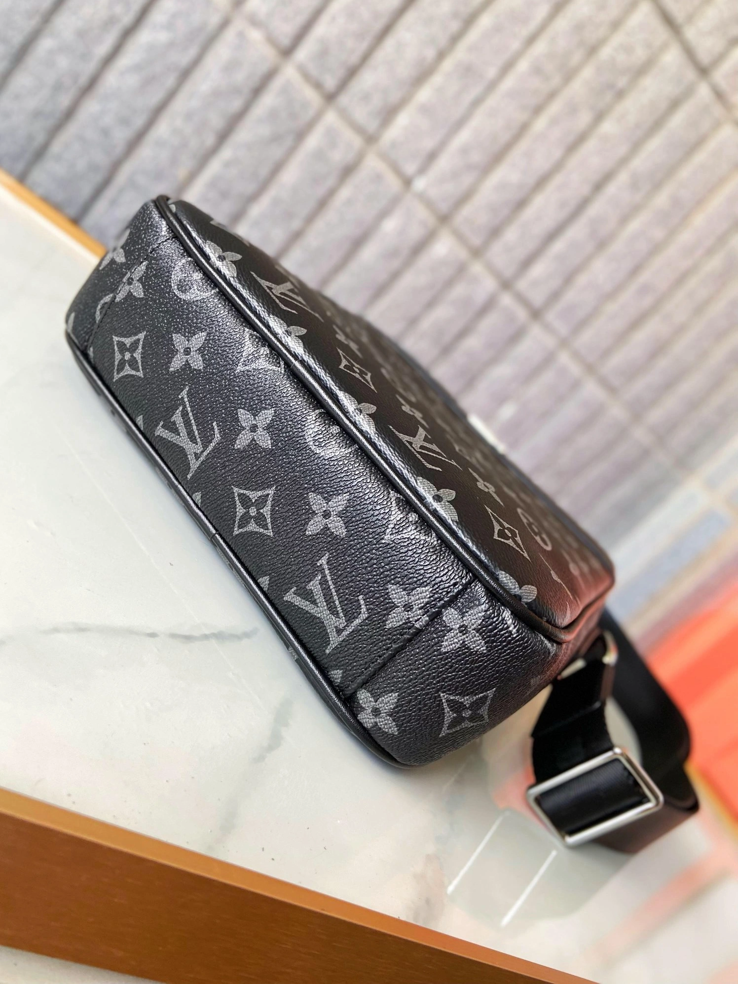 UrbanStyle 2507 Louis Vuitton AAA Man Messenger Bags