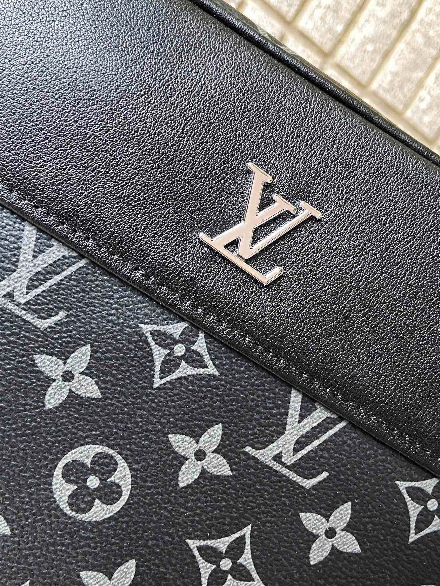UrbanStyle 2507 Louis Vuitton AAA Man Messenger Bags
