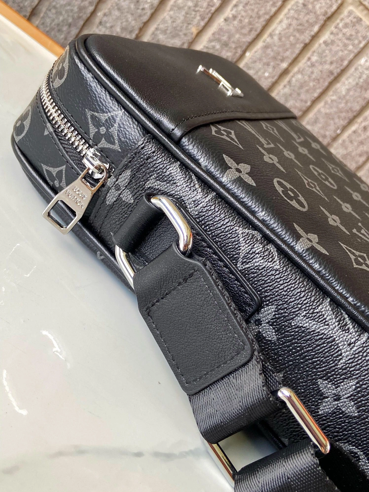 UrbanStyle 2507 Louis Vuitton AAA Man Messenger Bags