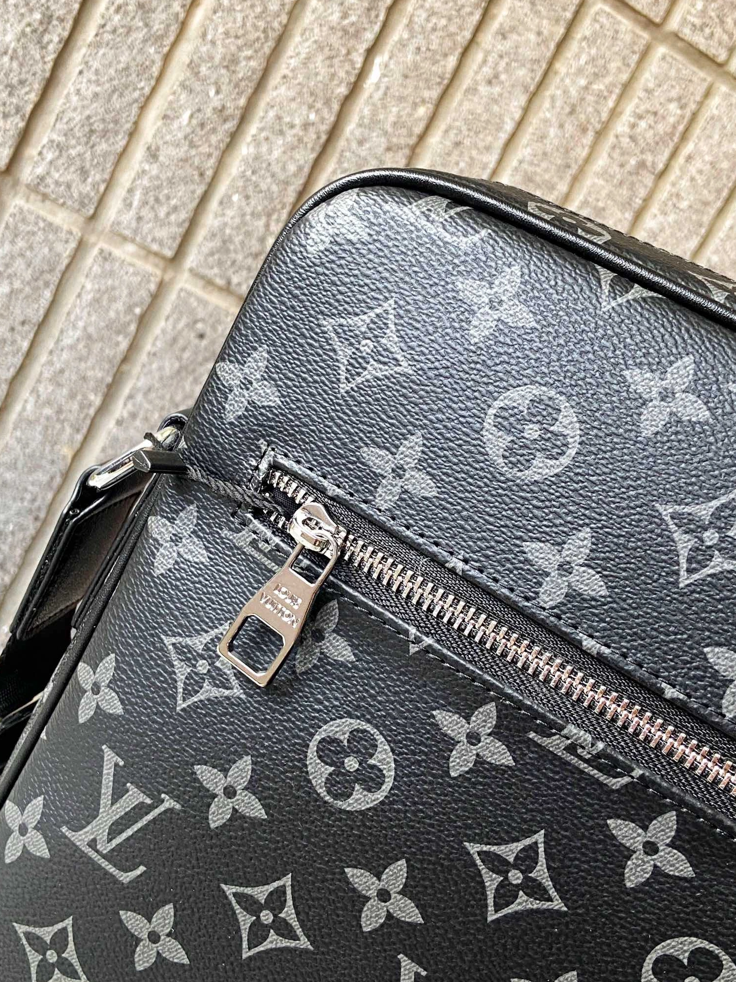 UrbanStyle 2507 Louis Vuitton AAA Man Messenger Bags