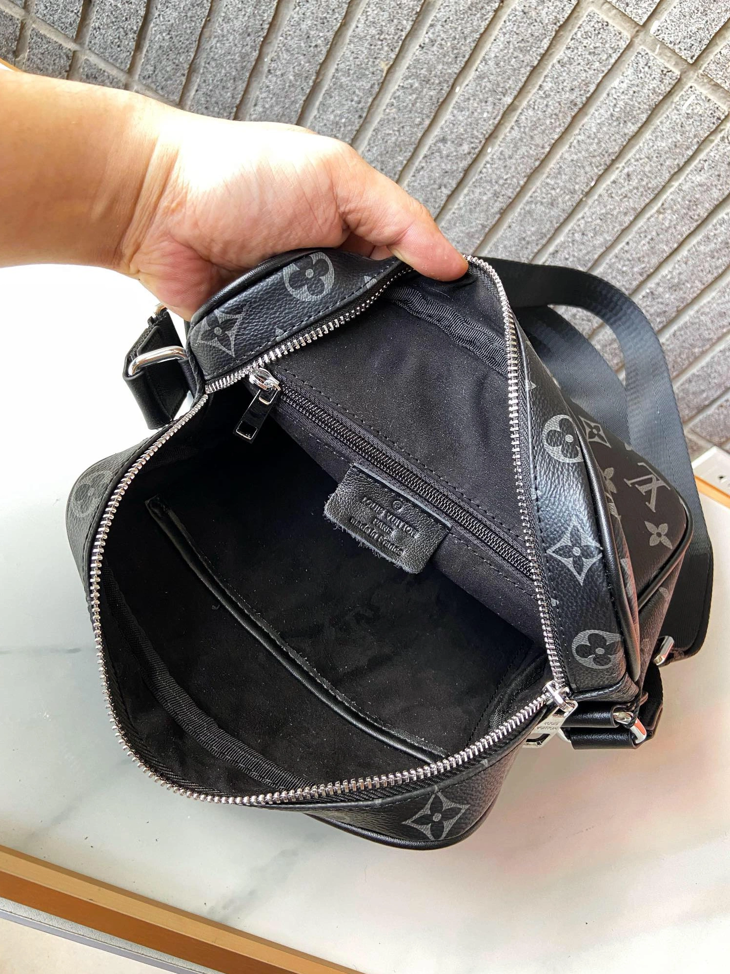 UrbanStyle 2507 Louis Vuitton AAA Man Messenger Bags