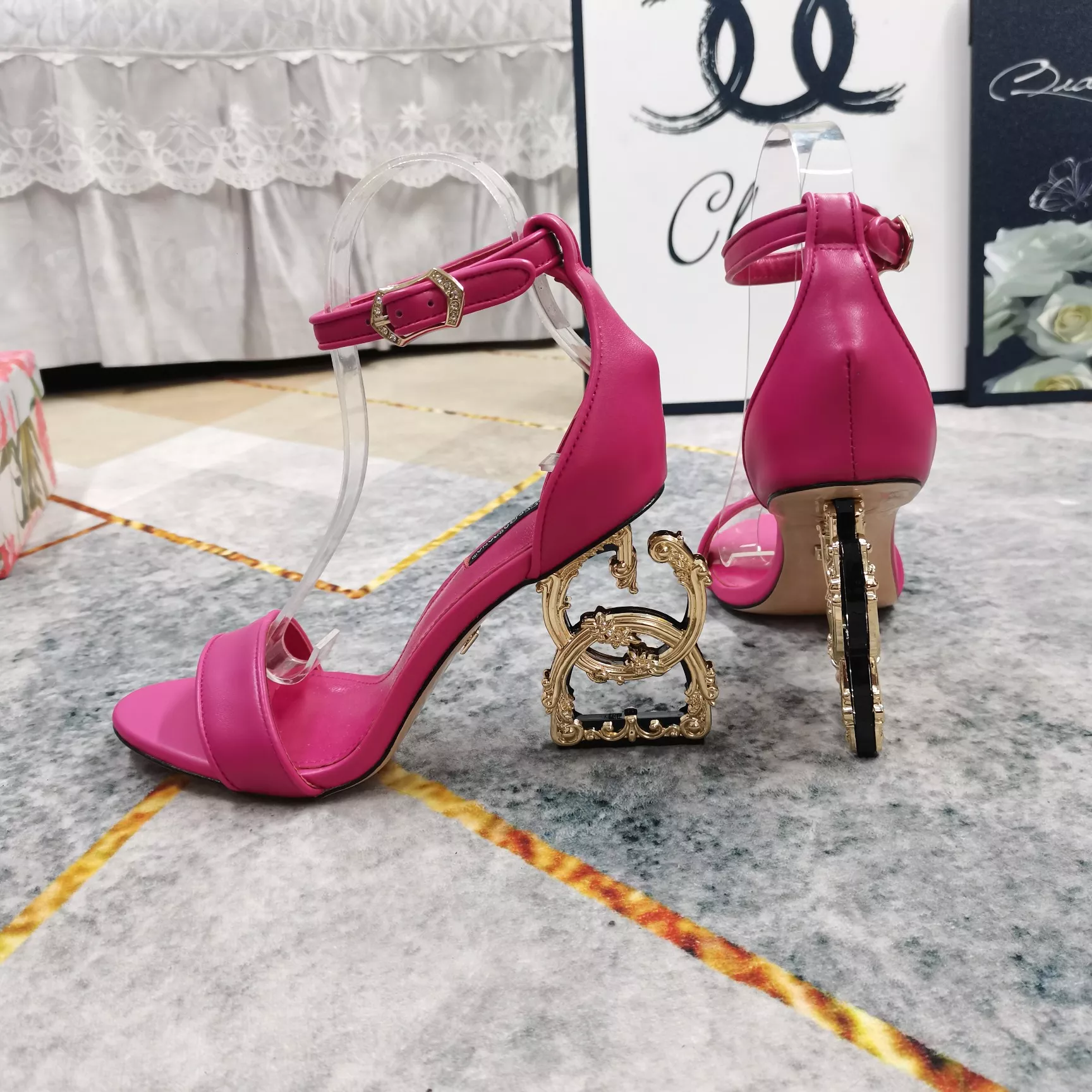 UrbanStyle 2542 Dolce & Gabbana D&G Sandal For Women
