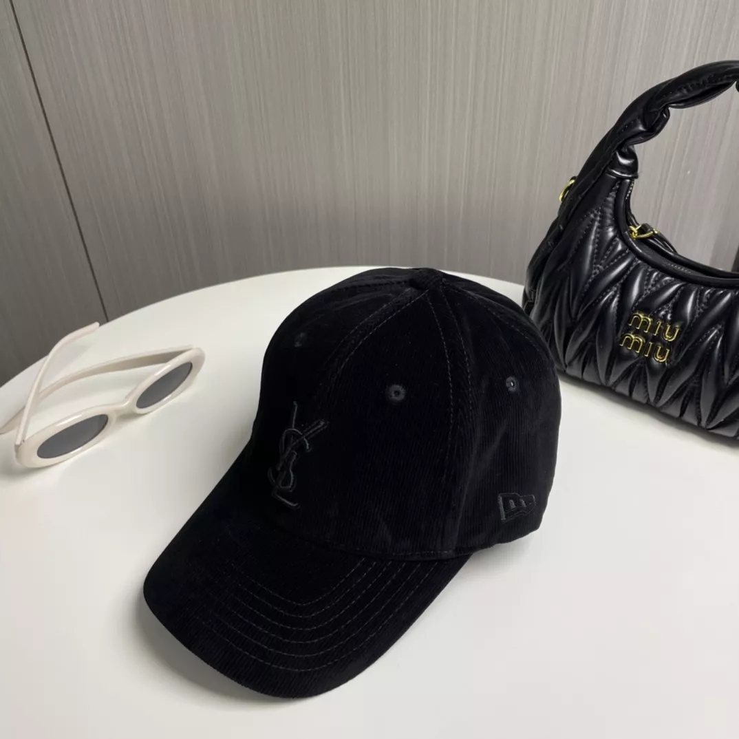 UrbanStyle 2714 Yves Saint Laurent YSL Caps