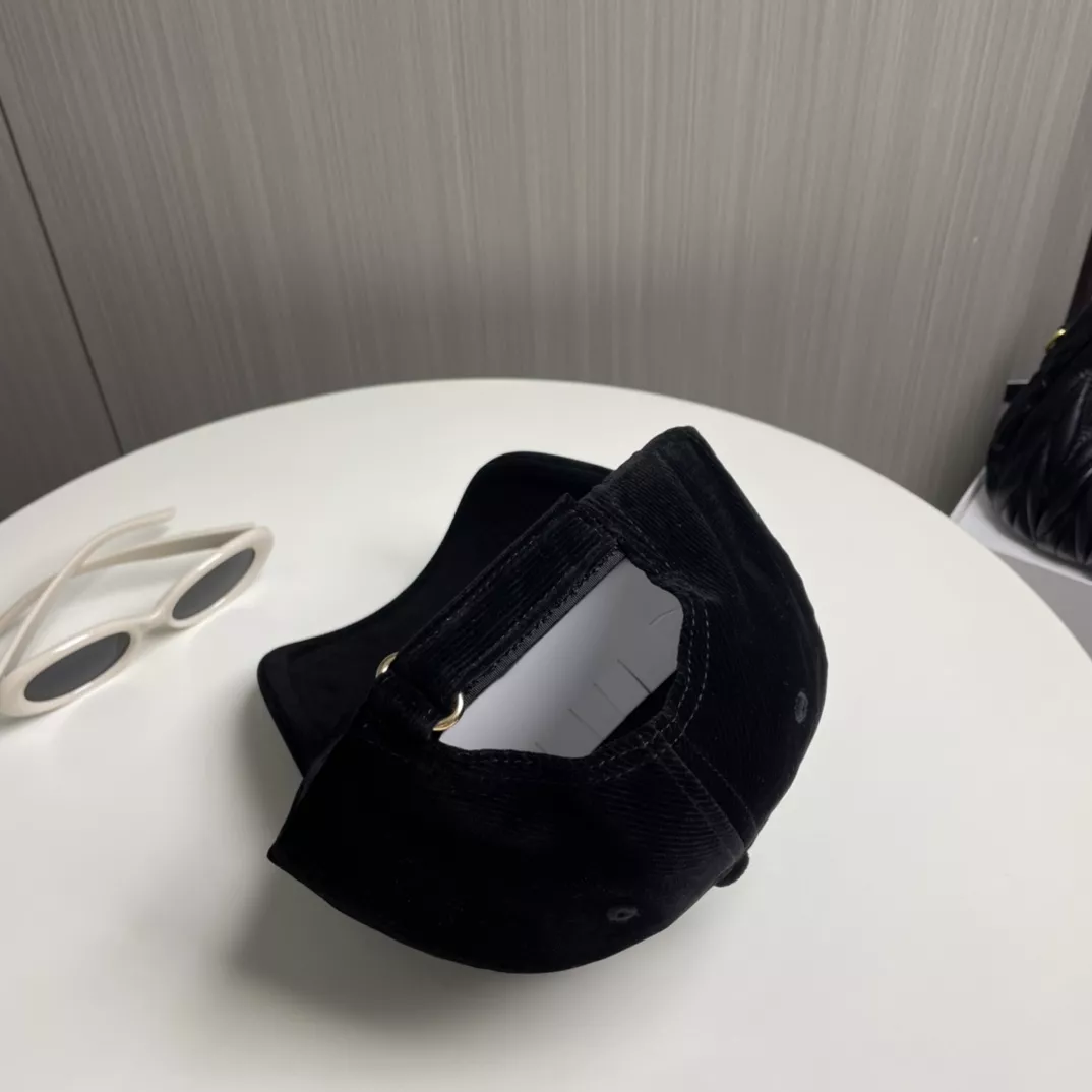 UrbanStyle 2714 Yves Saint Laurent YSL Caps