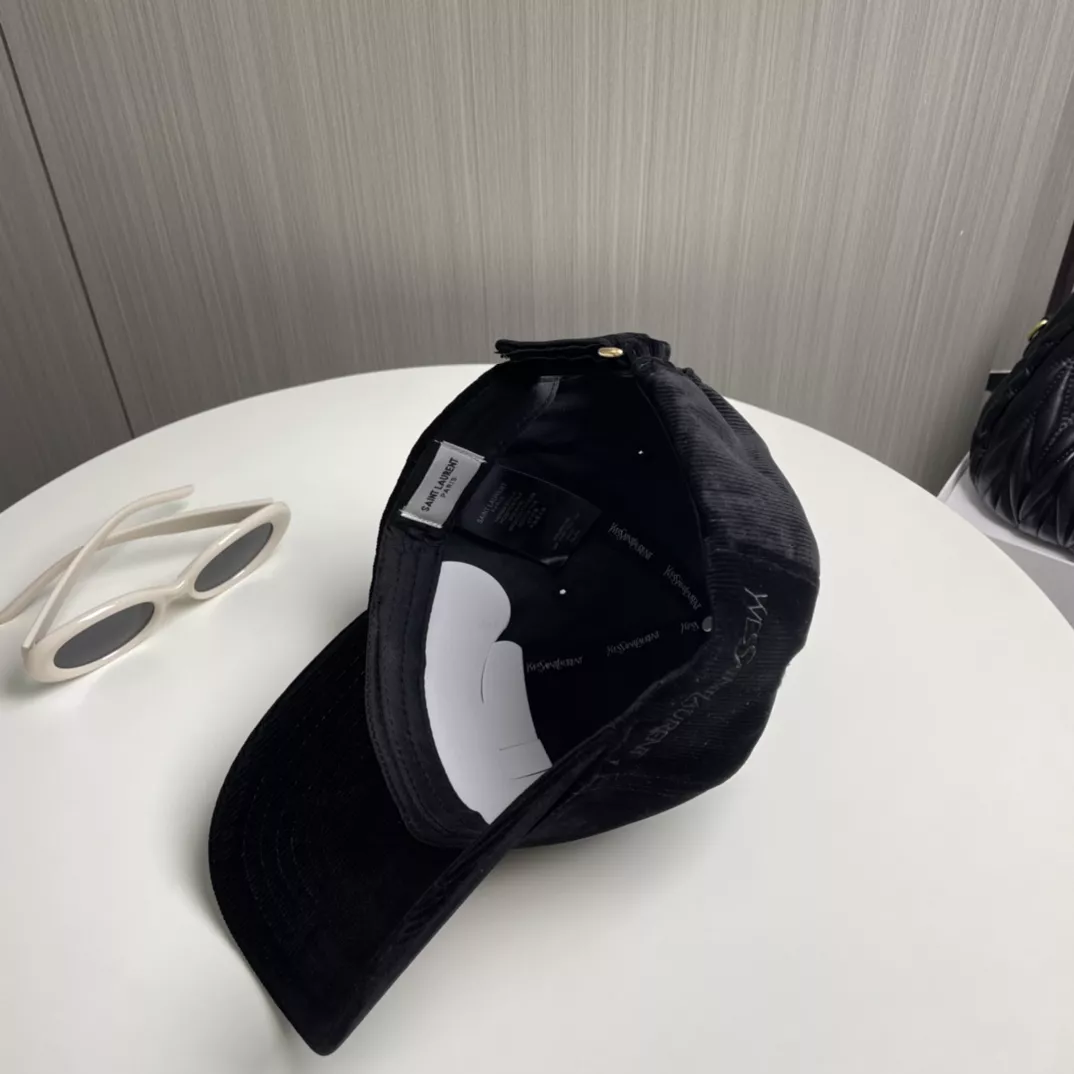 UrbanStyle 2714 Yves Saint Laurent YSL Caps