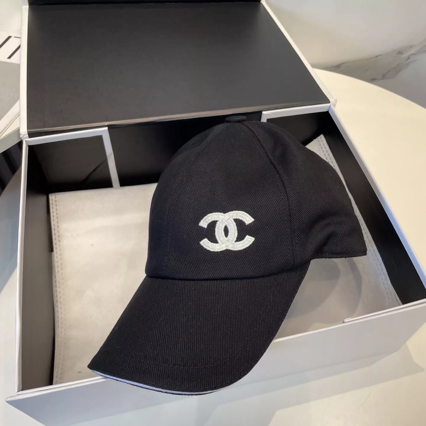 UrbanStyle 3023 Chanel Caps
