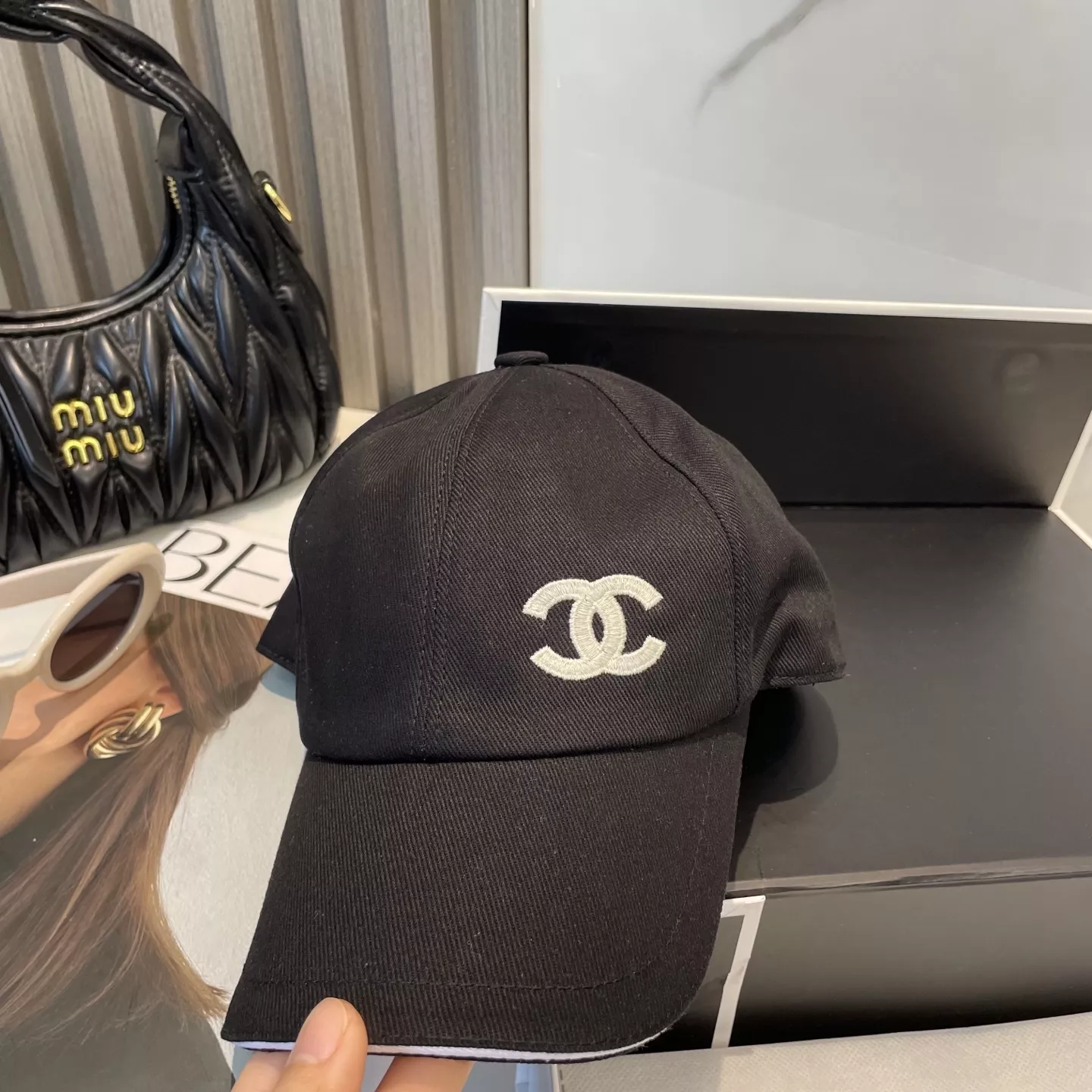 UrbanStyle 3023 Chanel Caps