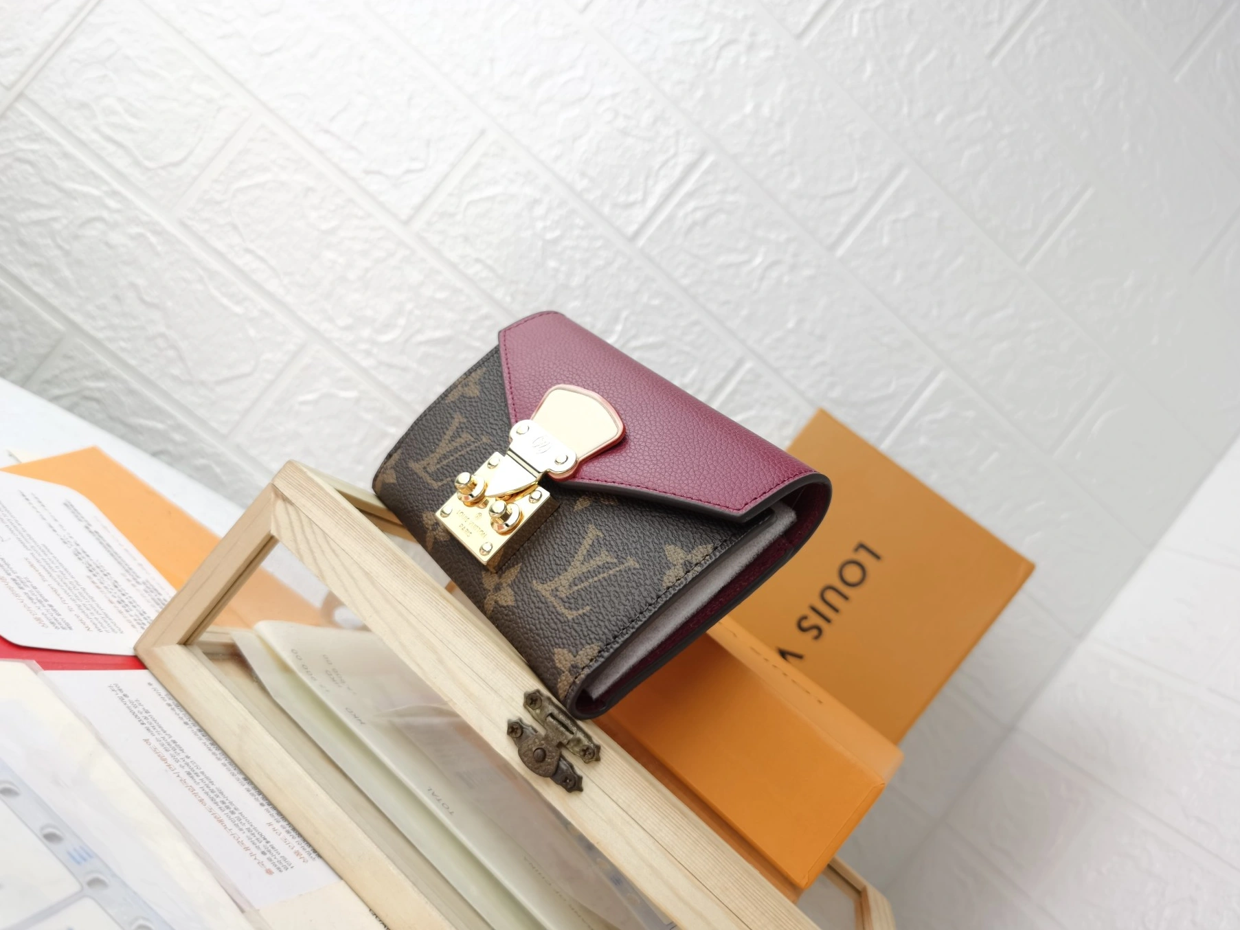 UrbanStyle 3044 Louis Vuitton LV Card Case For Women