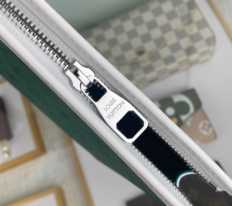 UrbanStyle 3221 Louis Vuitton AAA Quality Wallets For Unisex