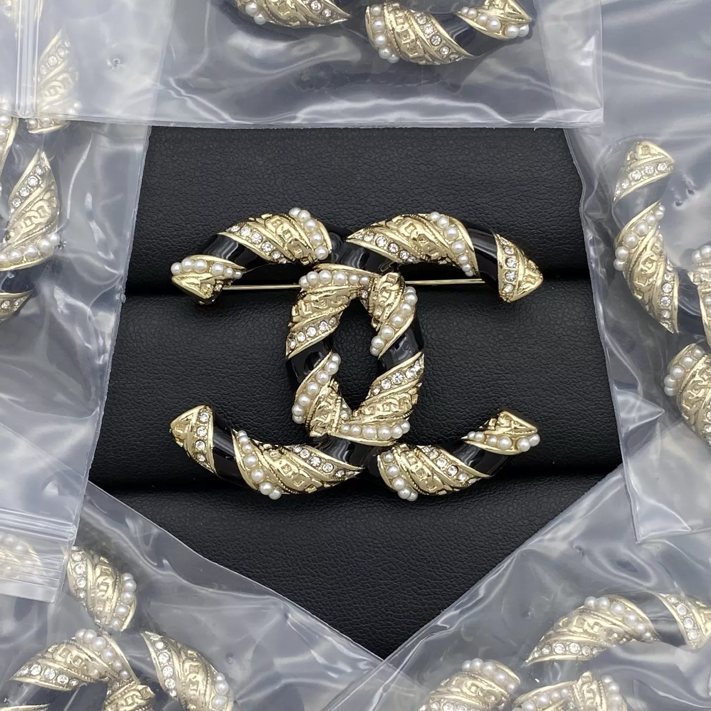 UrbanStyle 3570 Chanel Brooches For Women