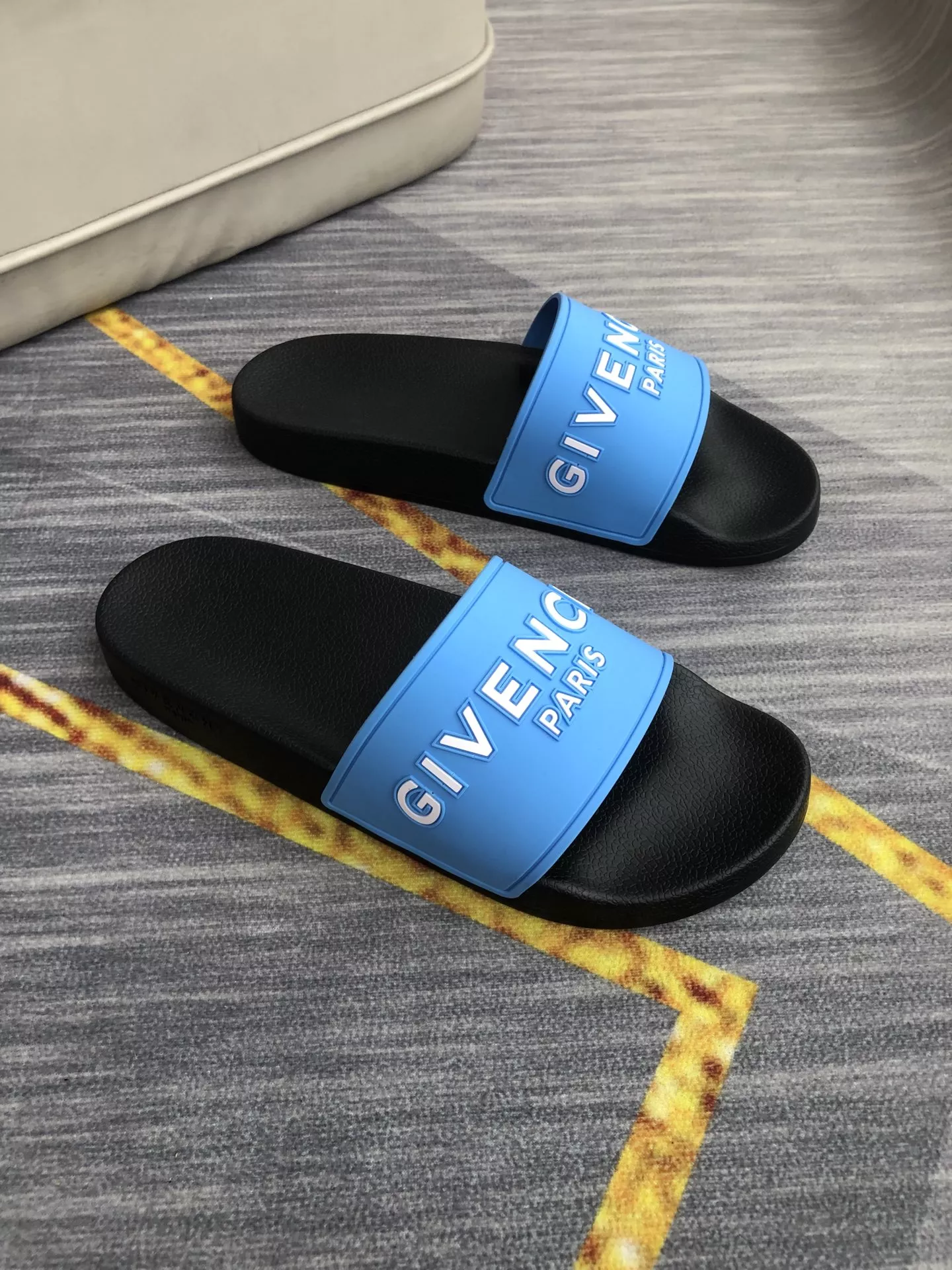 UrbanStyle 3707 Givenchy Slippers For Men