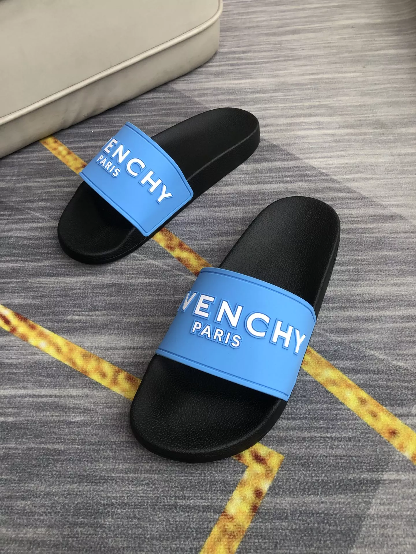 UrbanStyle 3707 Givenchy Slippers For Men