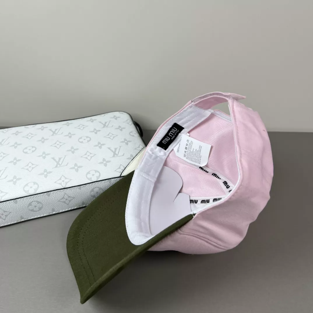 UrbanStyle 3947 MIU MIU Caps