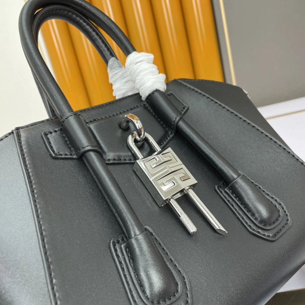 UrbanStyle 427 Givenchy AAA Quality Handbags For Women
