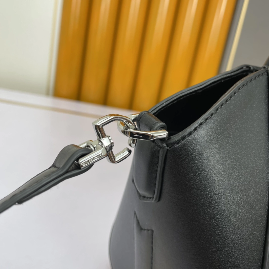 UrbanStyle 427 Givenchy AAA Quality Handbags For Women