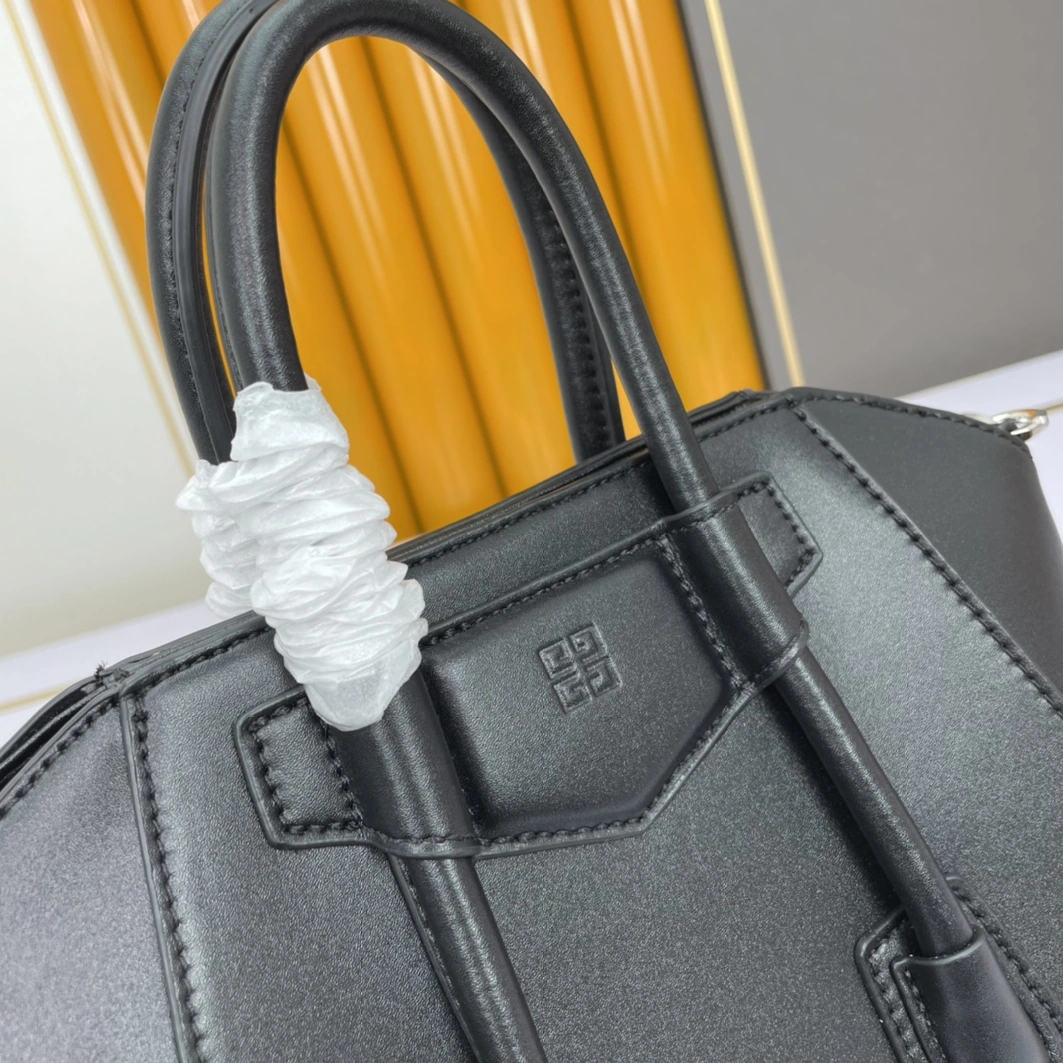 UrbanStyle 427 Givenchy AAA Quality Handbags For Women