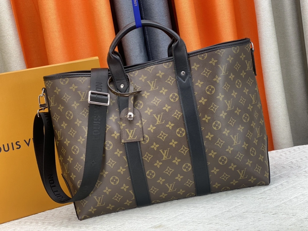 UrbanStyle 580 Louis Vuitton AAA Man Handbags