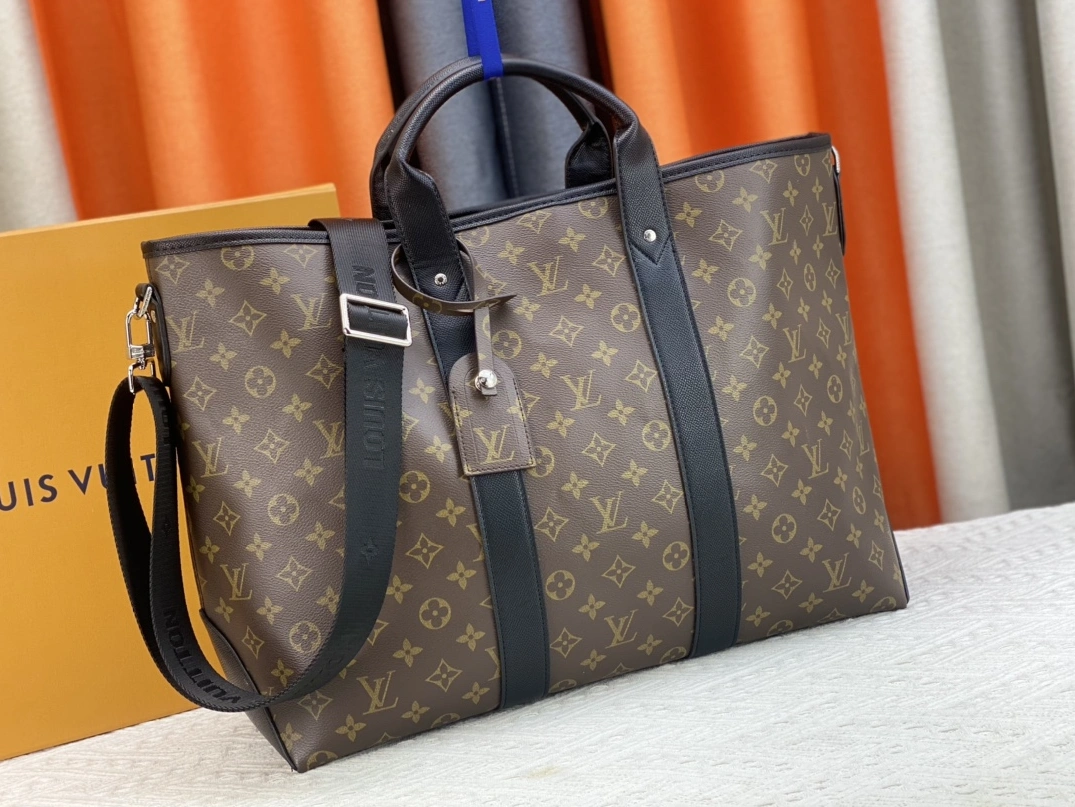 UrbanStyle 580 Louis Vuitton AAA Man Handbags