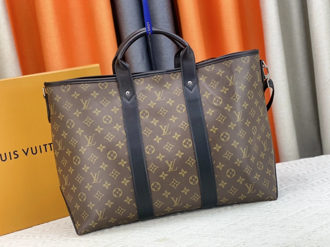 UrbanStyle 580 Louis Vuitton AAA Man Handbags