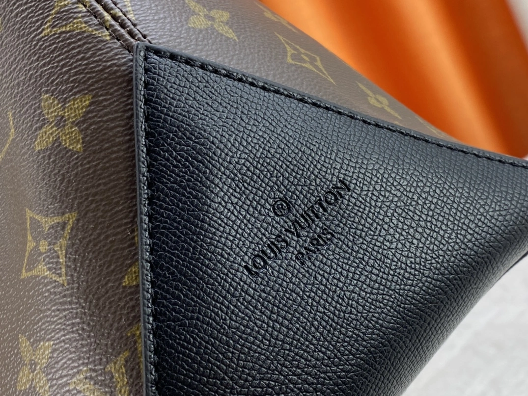 UrbanStyle 580 Louis Vuitton AAA Man Handbags