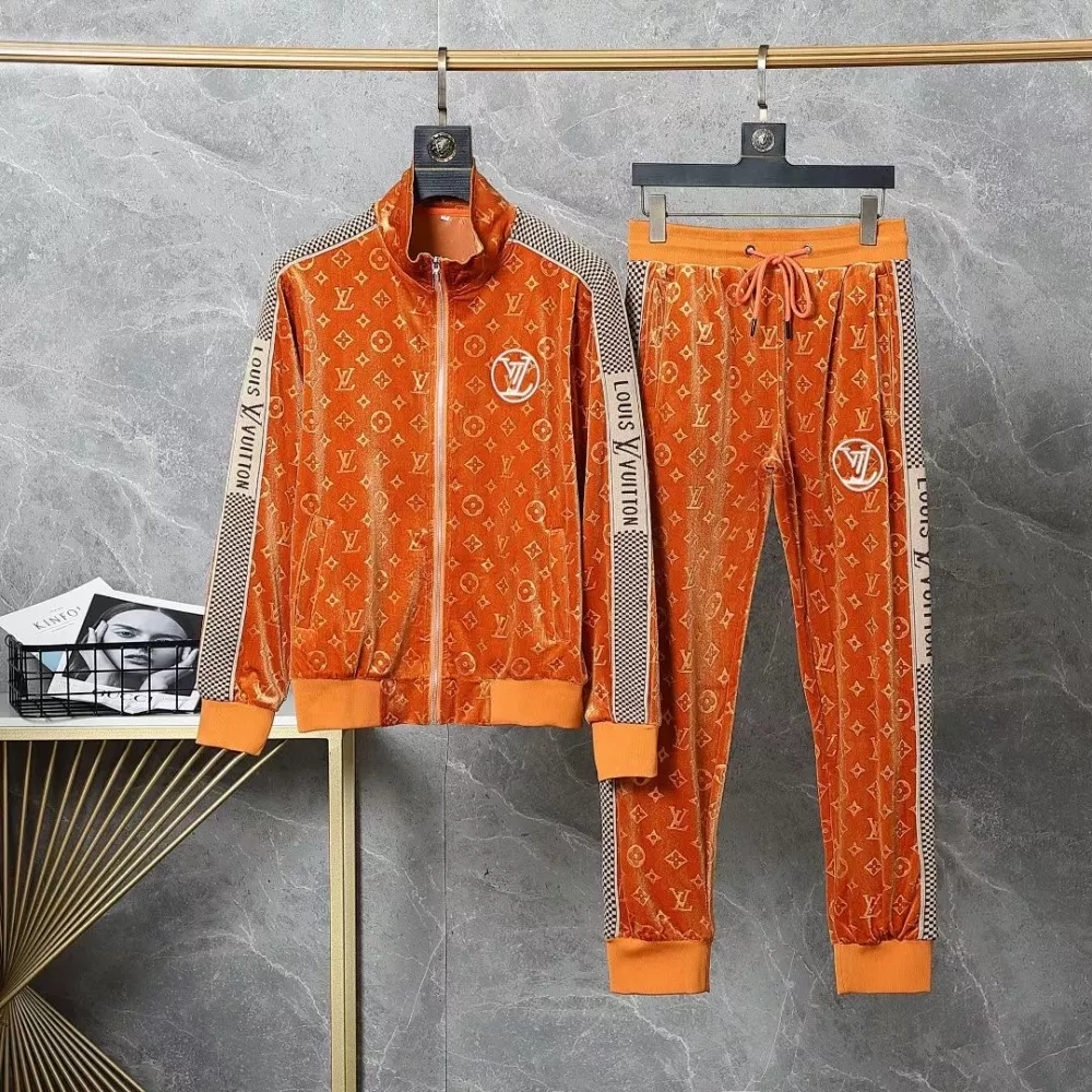 UrbanStyle 5840 Louis Vuitton LV Tracksuits Long Sleeved For Men