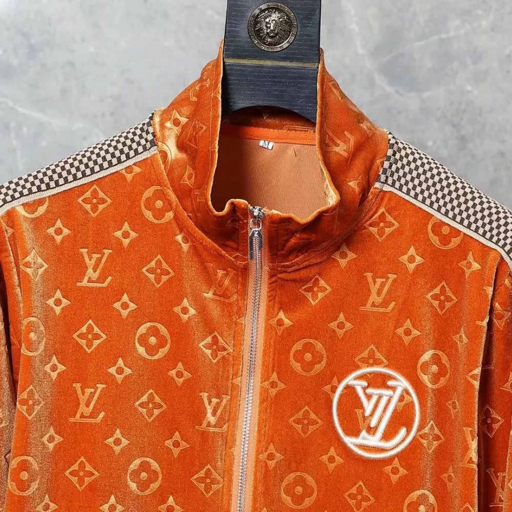 UrbanStyle 5840 Louis Vuitton LV Tracksuits Long Sleeved For Men