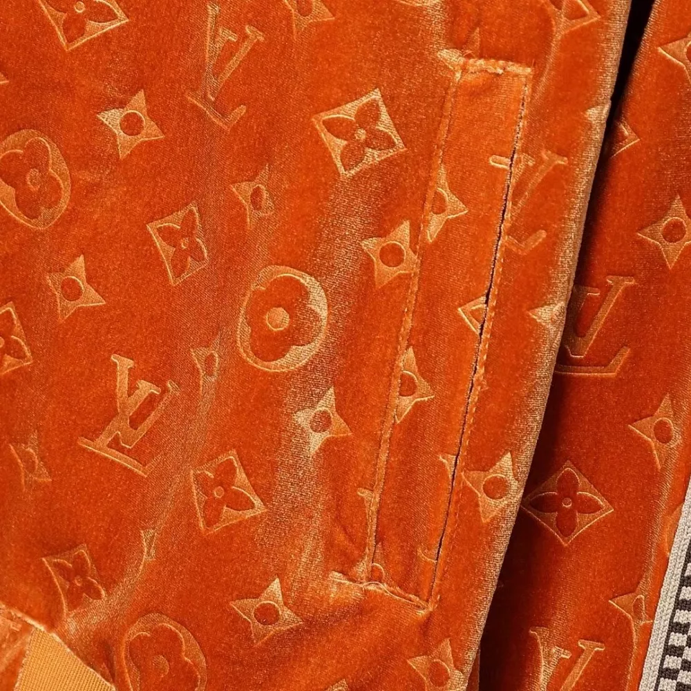 UrbanStyle 5840 Louis Vuitton LV Tracksuits Long Sleeved For Men