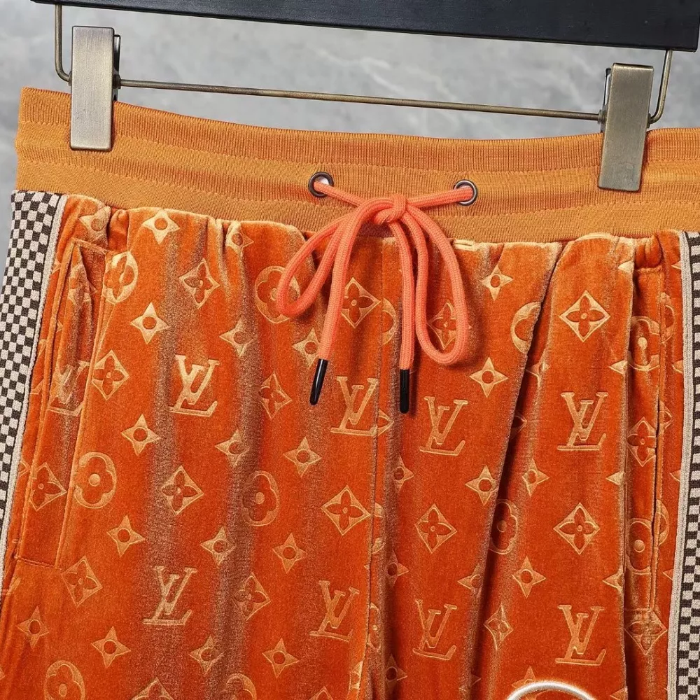 UrbanStyle 5840 Louis Vuitton LV Tracksuits Long Sleeved For Men