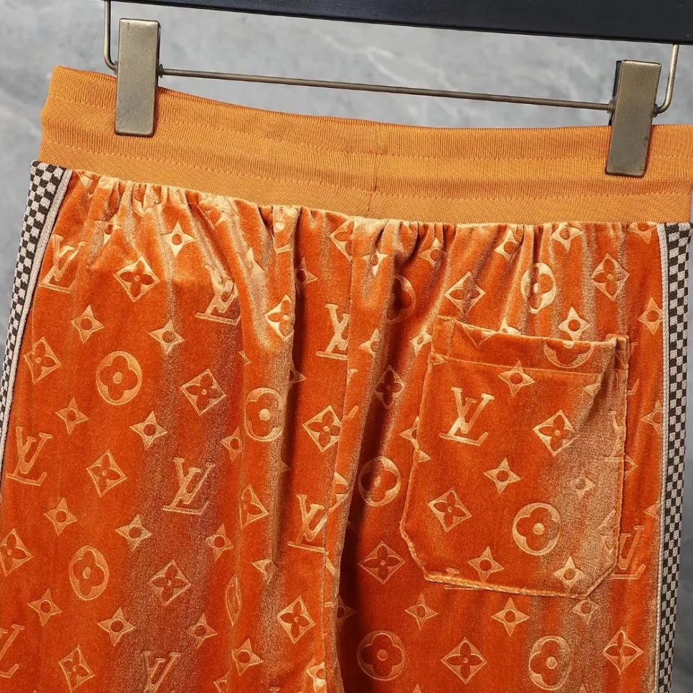 UrbanStyle 5840 Louis Vuitton LV Tracksuits Long Sleeved For Men