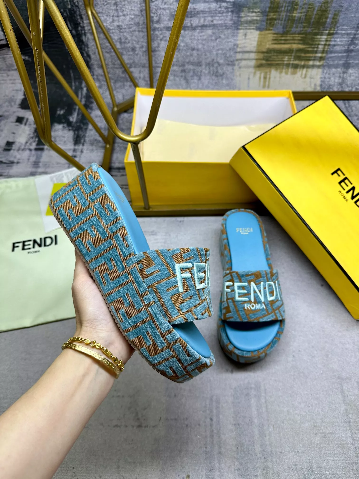 UrbanStyle 5885 Fendi Slippers For Women