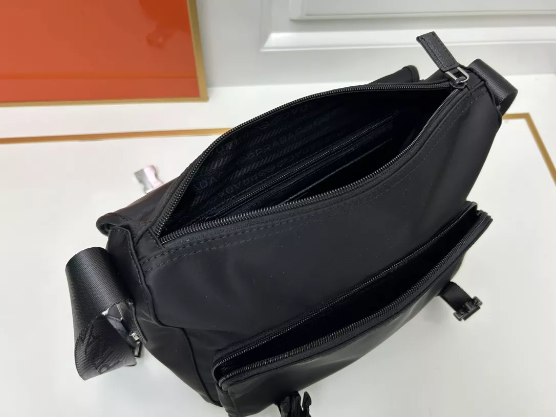 UrbanStyle 6237 Prada AAA Man Messenger Bags