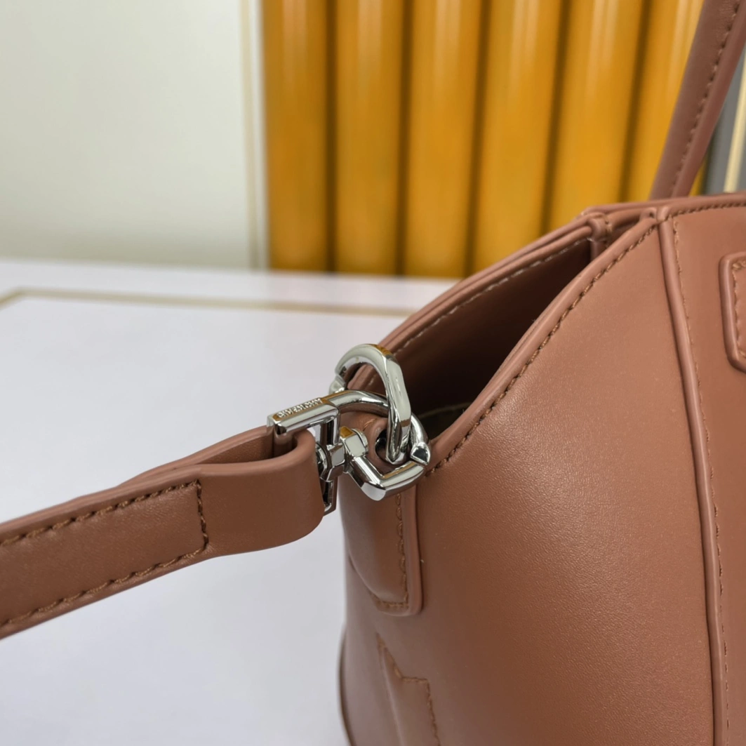 UrbanStyle 6561 Givenchy AAA Quality Handbags For Women