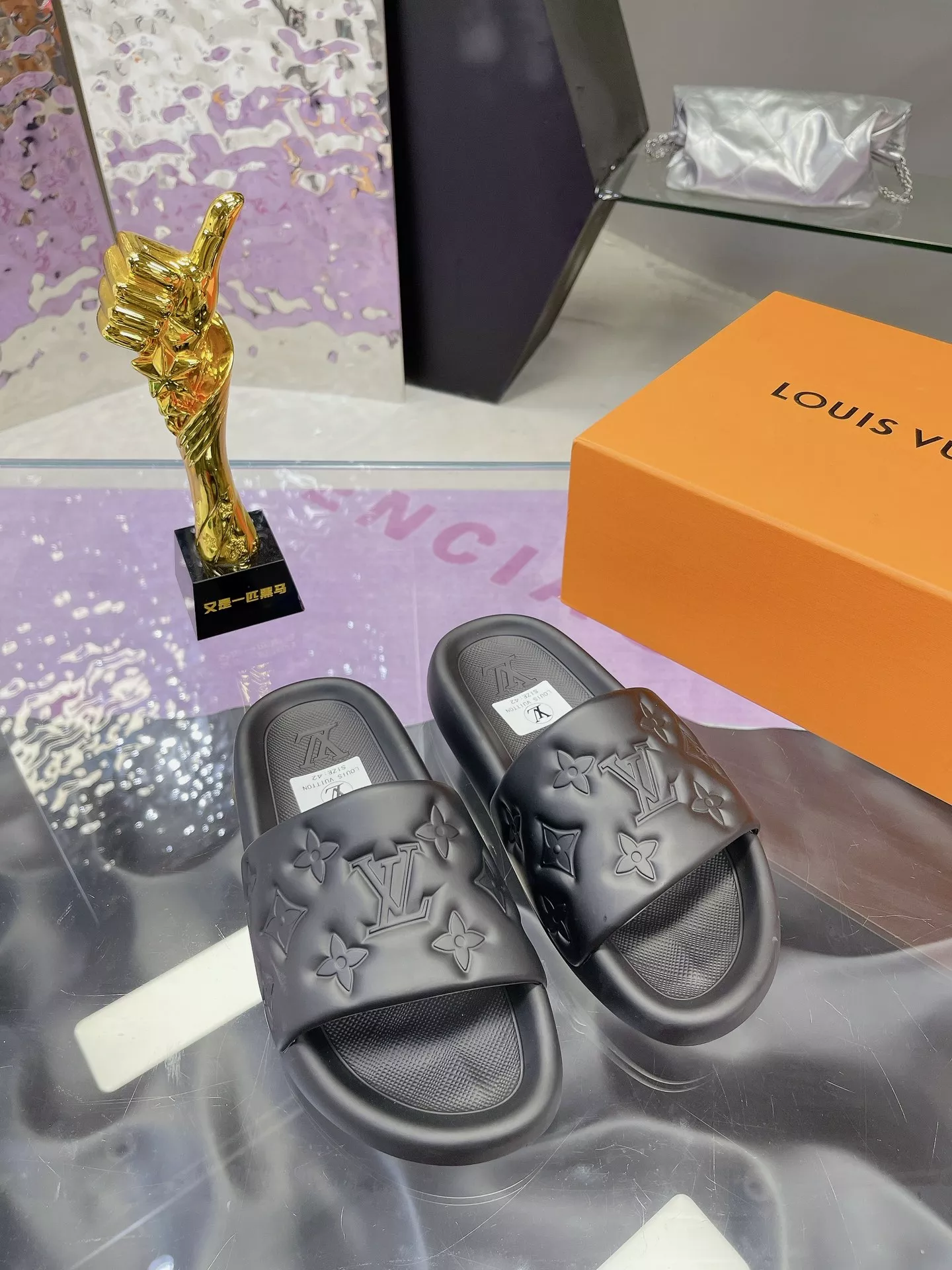 UrbanStyle 7043 Louis Vuitton Slippers For Men