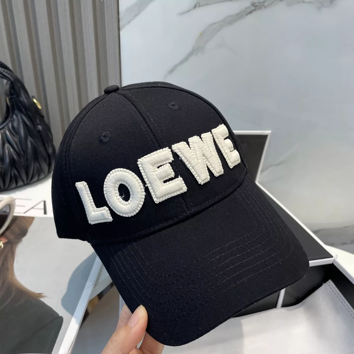 UrbanStyle 7431 LOEWE Caps