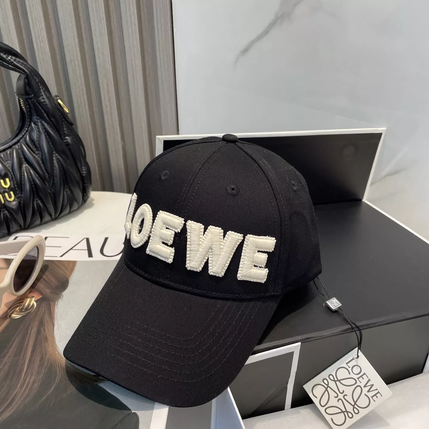 UrbanStyle 7431 LOEWE Caps
