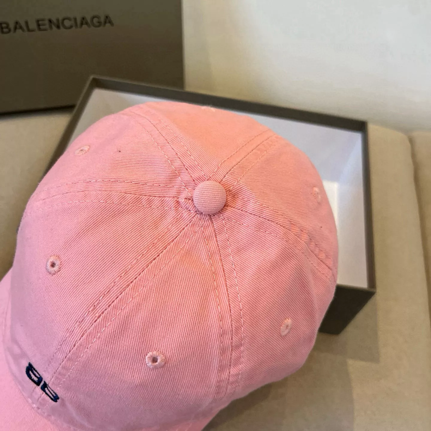 UrbanStyle 7669 Balenciaga Caps