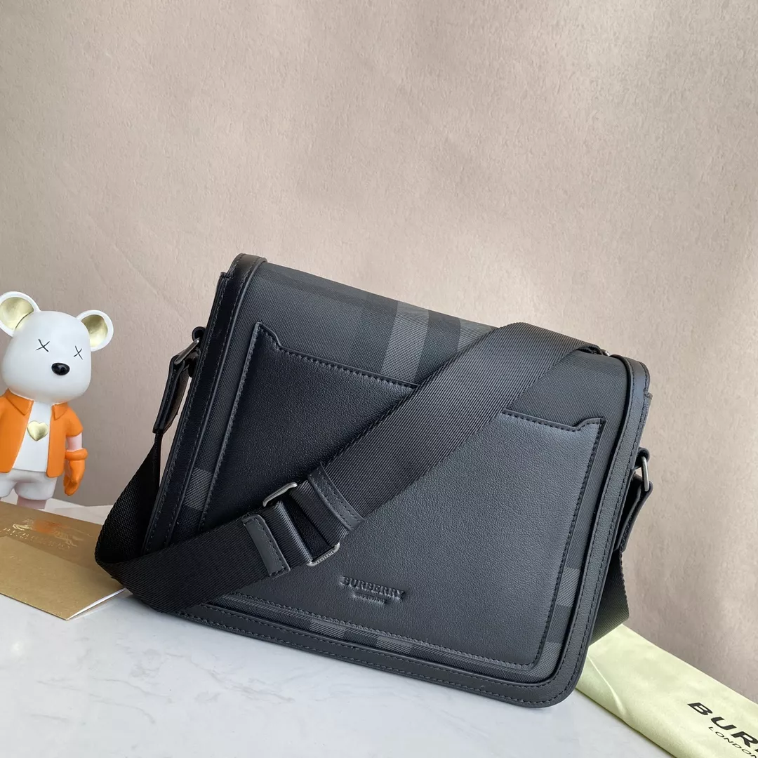 UrbanStyle 8497 Burberry AAA Man Messenger Bags