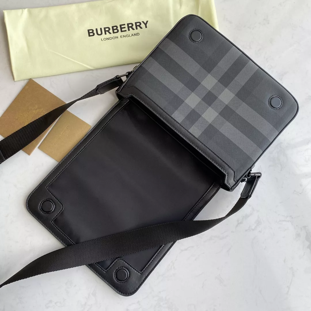 UrbanStyle 8497 Burberry AAA Man Messenger Bags