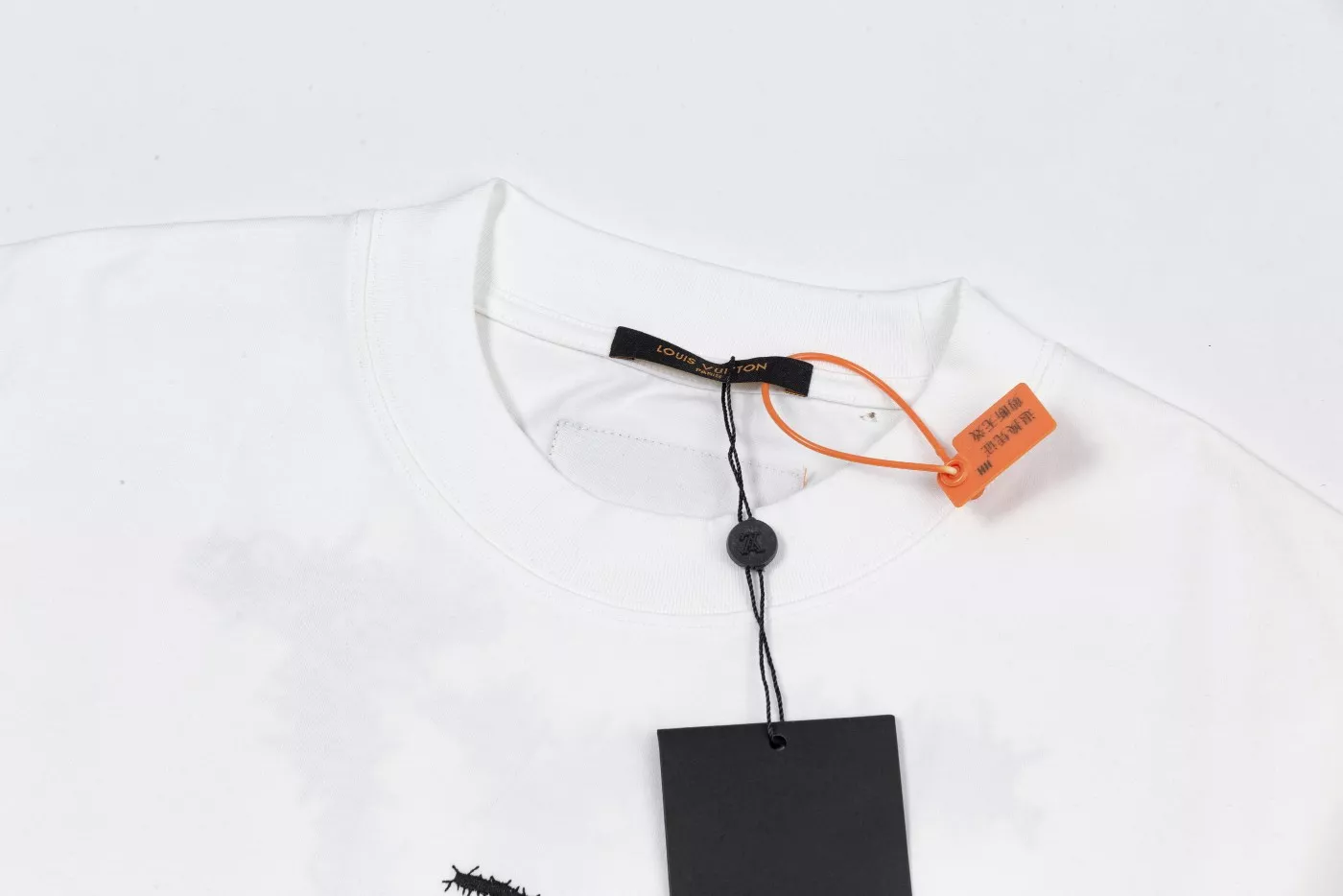 UrbanStyle 8840 Louis Vuitton LV T-Shirts Short Sleeved For Unisex