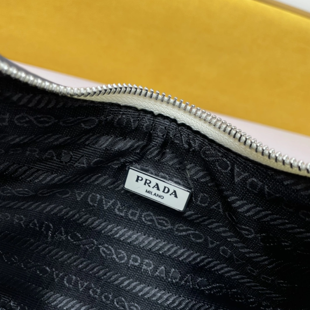 UrbanStyle 8878 Prada AAA Quality Messenger Bags For Women