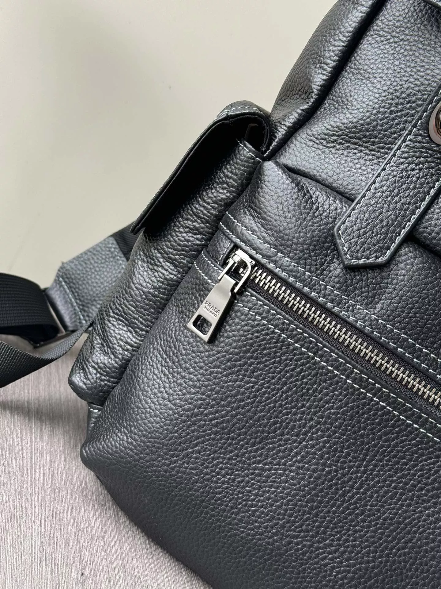 UrbanStyle 9151 Prada AAA Man Backpacks